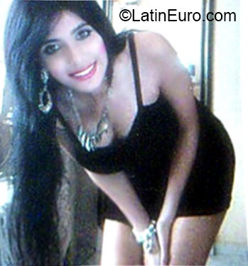 Date this nice looking Brazil girl Kerolayne from Goiania BR7585