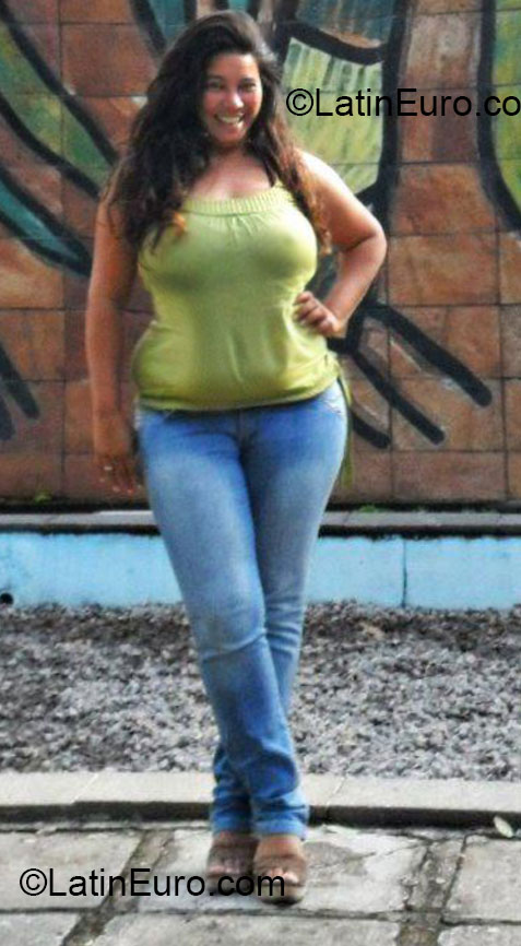 Date this nice looking Brazil girl Alexandra from Recife BR7587