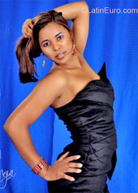 Date this sultry Dominican Republic girl Marlene from San Pedro De Macoris DO14929