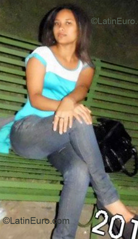 Date this nice looking Dominican Republic girl Linda from Santiago DO14944