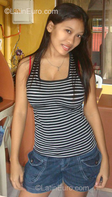 Date this hot Philippines girl Zyrene from Manila PH555