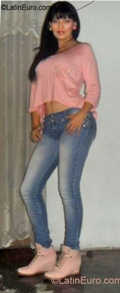 Date this nice looking Colombia girl YAMILE from Medellin CO12537