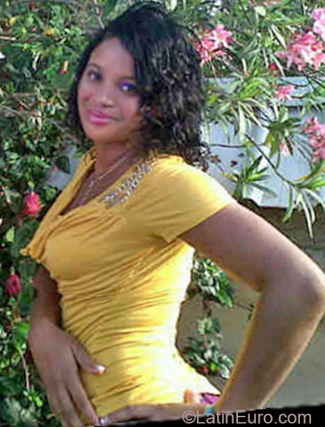 Date this attractive Jamaica girl Natalee from Manchester JM1108
