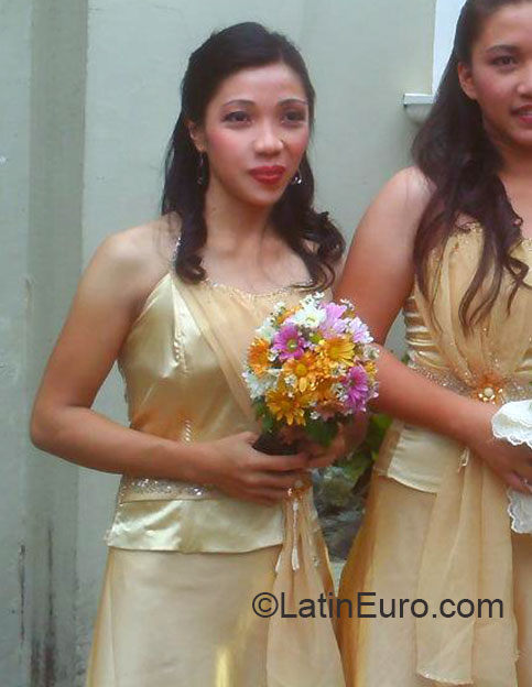 Date this foxy Philippines girl Aileen from Manila PH558