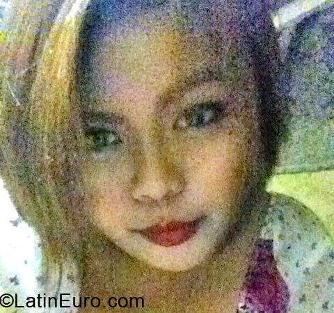 Date this good-looking Philippines girl Toni from Bacoor PH561