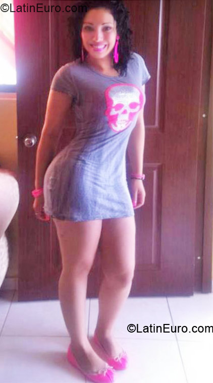 Date this sultry Dominican Republic girl Fanny emely from La Vega DO15671