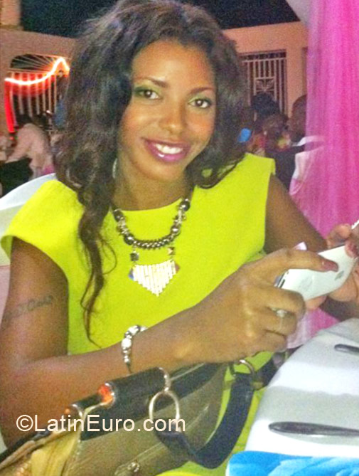 Date this foxy Jamaica girl Shekeny from Savlamar JM1159