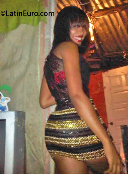 Date this delightful Dominican Republic girl Nikaury from Santo Domingo DO15885
