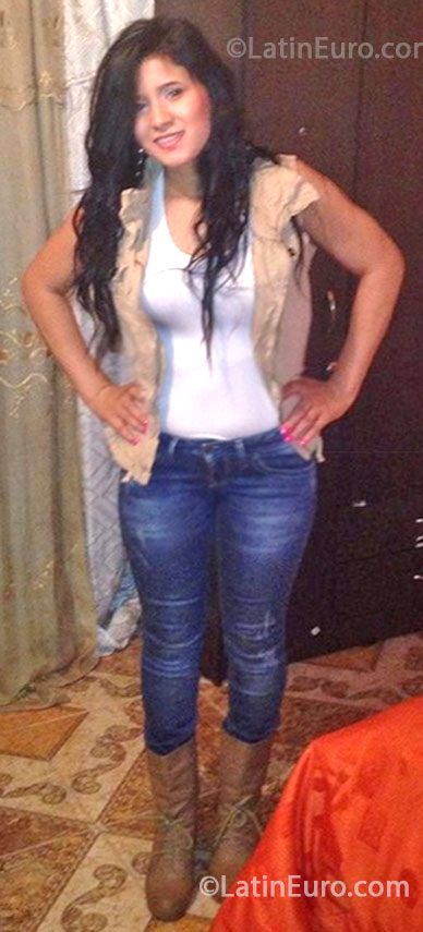 Date this good-looking Colombia girl Yury from Medellin CO13095