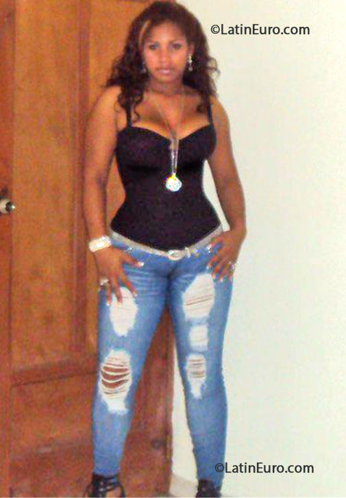 Date this lovely Dominican Republic girl Soenny from Santo Domingo DO15941