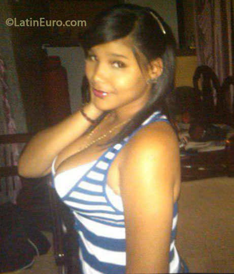 Date this young Dominican Republic girl Pamela from Santo Domingo DO16036
