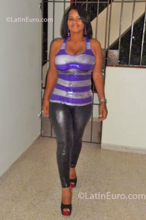 Date this stunning Dominican Republic girl INGRIS MARIA from Santo Domingo DO16108