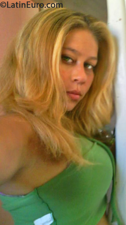 Date this attractive Brazil girl Beatriz from Sao Jose BR7857
