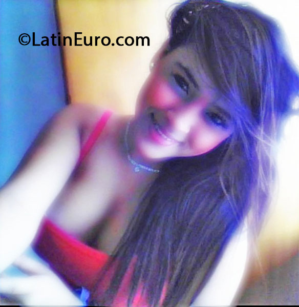 Date this attractive Colombia girl Melissa from Cali CO13278