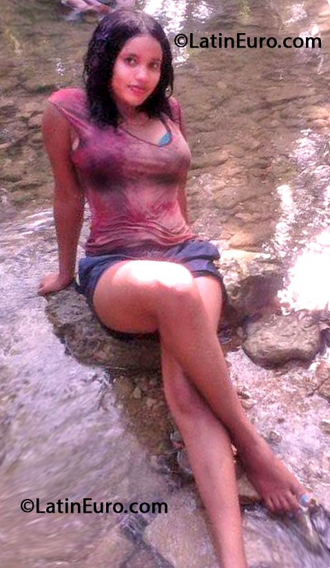 Date this lovely Dominican Republic girl Raisa from Nagua DO16245
