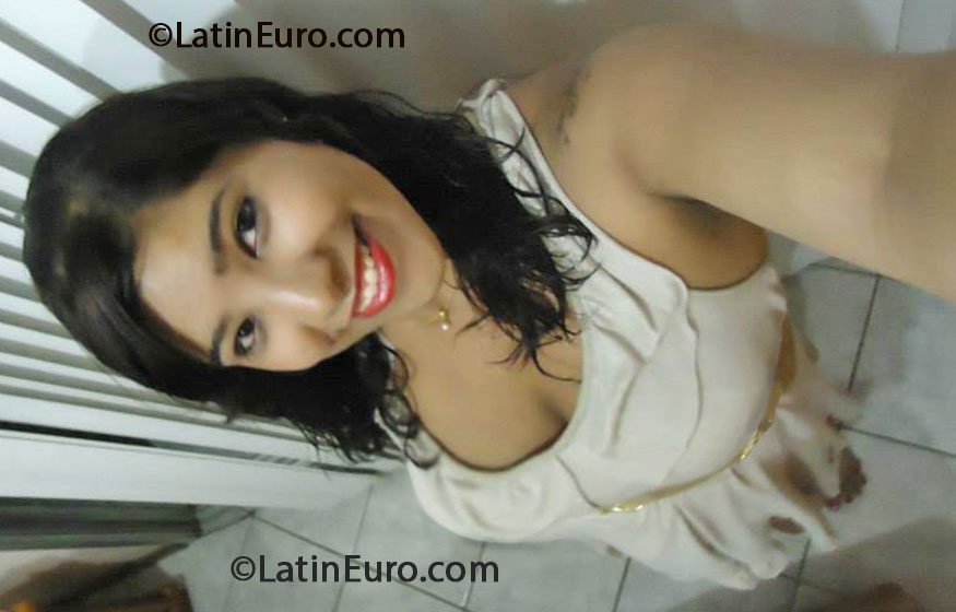 Date this nice looking Brazil girl Poliana from Contagem BR7887