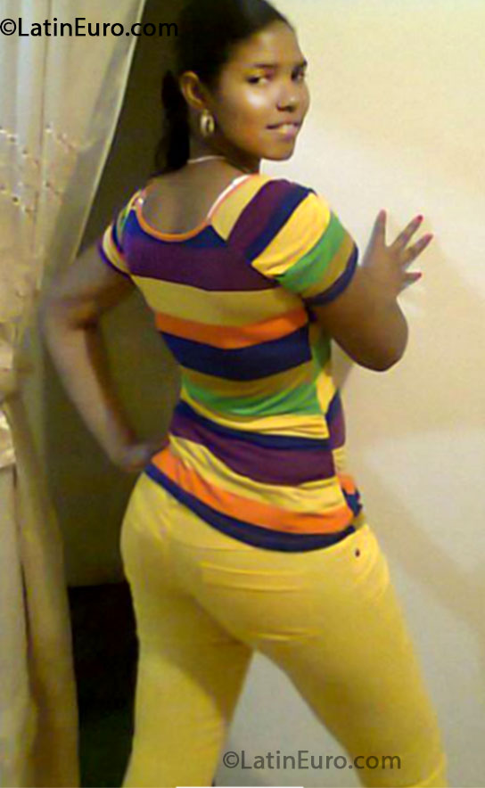 Date this charming Dominican Republic girl Arisleidy from Santo Domingo DO16264