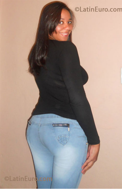 Date this fun Brazil girl Leandra from Belo Horizonte BR7907