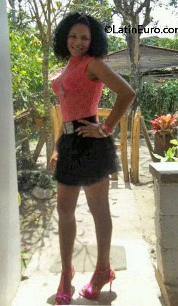 Date this stunning Dominican Republic girl Yakaira from Puerto plata DO16338