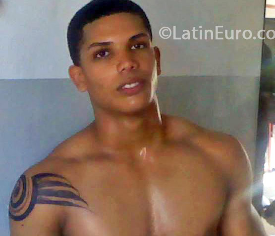 Date this georgeous Dominican Republic man Fernando from Santo Domingo DO16472
