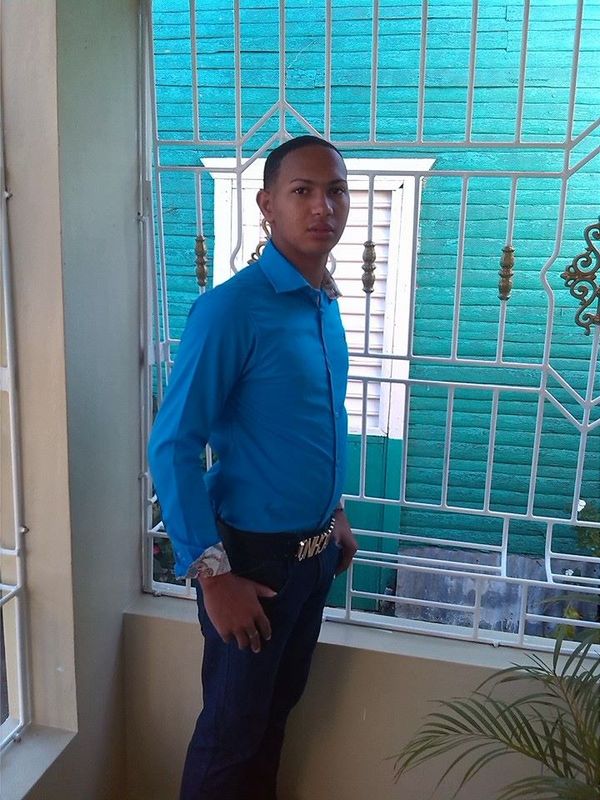 Date this tall Dominican Republic man Deivi jesus from Santo Domingo DO16490