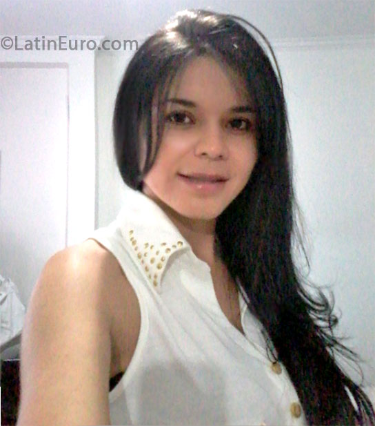 Date this voluptuous Colombia girl Lina Maria from Medellin CO13457