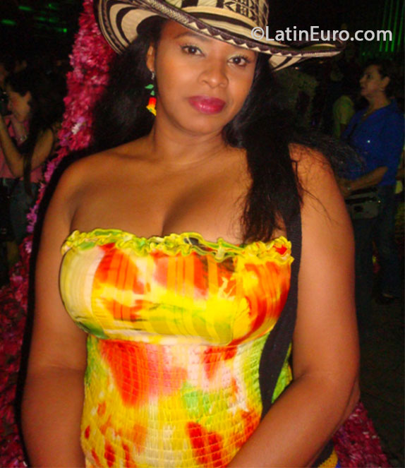 Date this nice looking Colombia girl SARA from Medellin CO17394