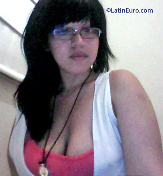 Date this good-looking Peru girl Fernanda from Lima PE823