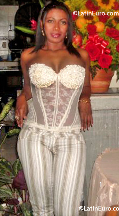 Date this voluptuous Colombia girl Maria from Cali CO17450