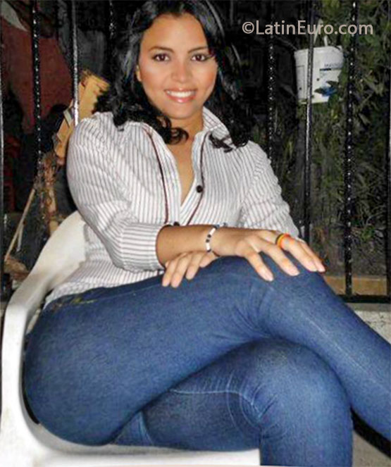 Date this hot Colombia girl Carolina from Barranquilla CO13597