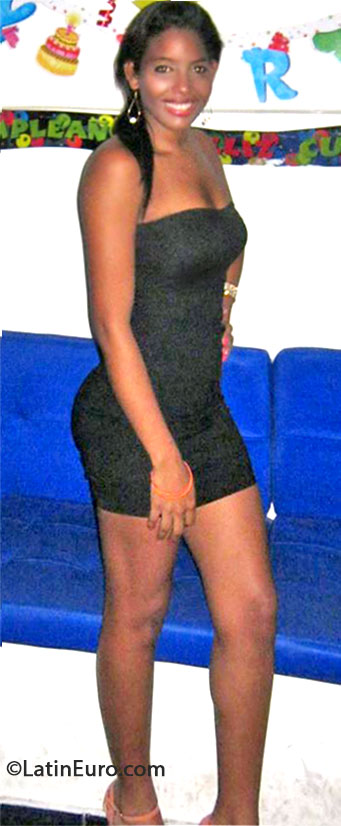 Date this delightful Colombia girl Lilia from Cartagena CO13701