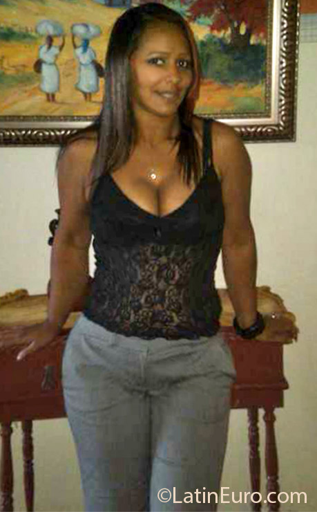Date this foxy Dominican Republic girl Magdalena from Santiago DO17039