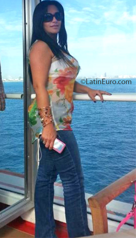Date this sultry Colombia girl Maria Eugenia from Cali CO13878