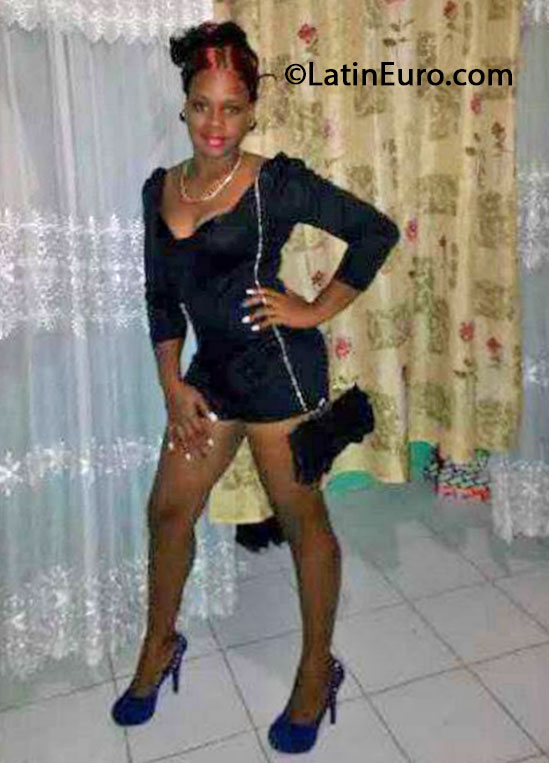 Date this good-looking Jamaica girl Shamel from St. Mary JM1294