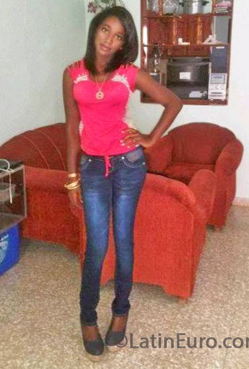 Date this foxy Dominican Republic girl Ladys from Higuey DO17465