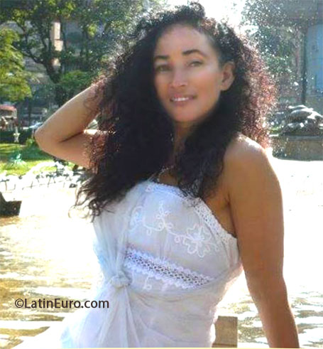 Date this gorgeous Colombia girl Luz Elena from Medellin CO14036
