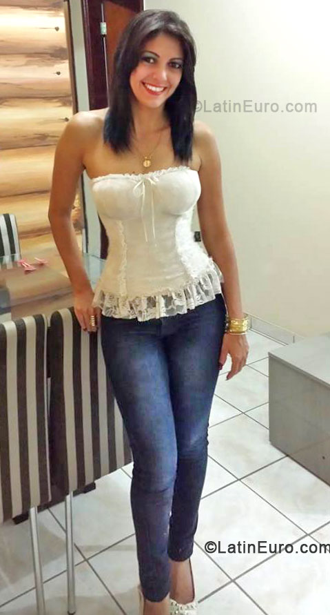 Date this attractive Brazil girl Rosemary from Uberlandia BR8124