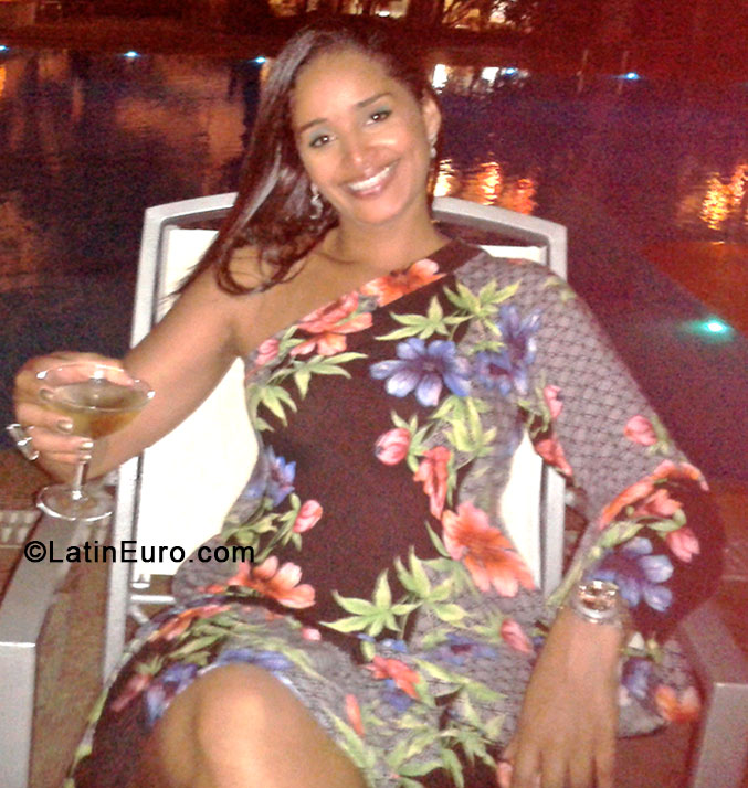 Date this exotic Brazil girl Flavia from Rio De Janeiro BR8129