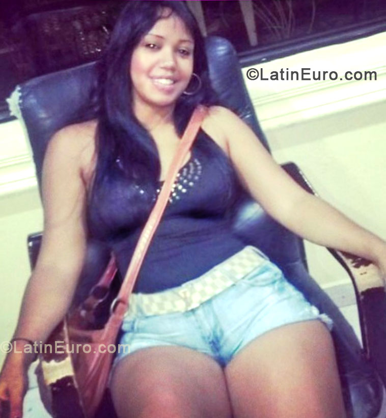 Date this gorgeous Dominican Republic girl Franccini from Santiago DO17378