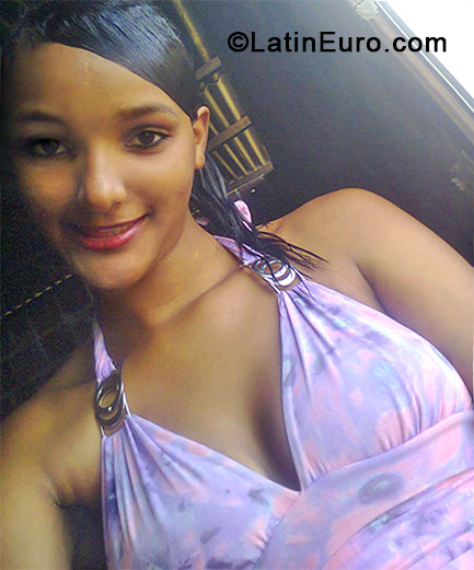 Date this pretty Brazil girl Gleice from Recife BR8156