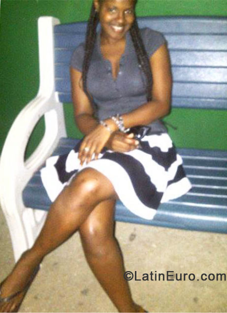 Date this foxy Jamaica girl Melesa from Kingston JM1318