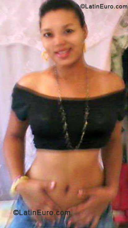 Date this charming Dominican Republic girl Mariel from Santo Domingo DO17475