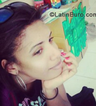 Date this hot Dominican Republic girl Laura from Santo Domingo DO17484