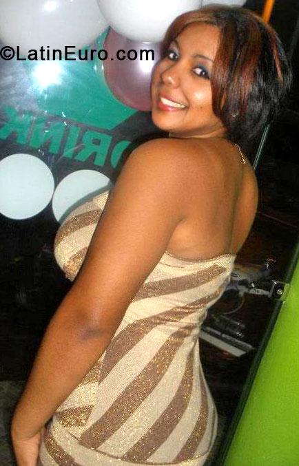 Date this hard body Dominican Republic girl Lisselot santan from La Romana DO17690