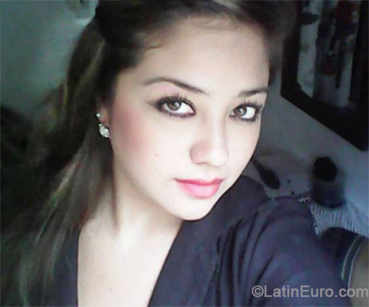 Date this hot Colombia girl Dania from Pereira CO14541