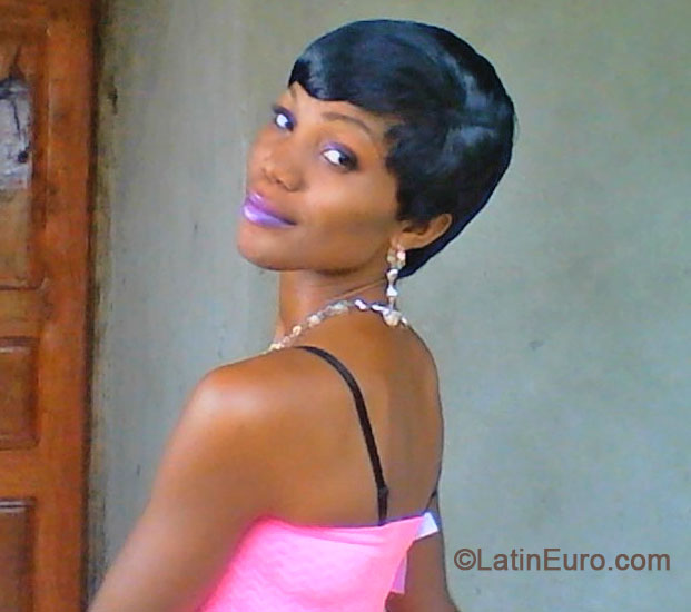 Date this sensual Cameroon girl Rossy from Buea CM192