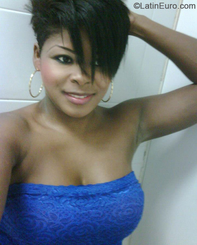 Date this voluptuous Colombia girl Melissa from Barranquilla CO14596
