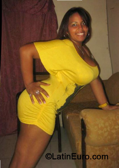 Date this hot Dominican Republic girl Kileiny german from Santo Domingo DO17985