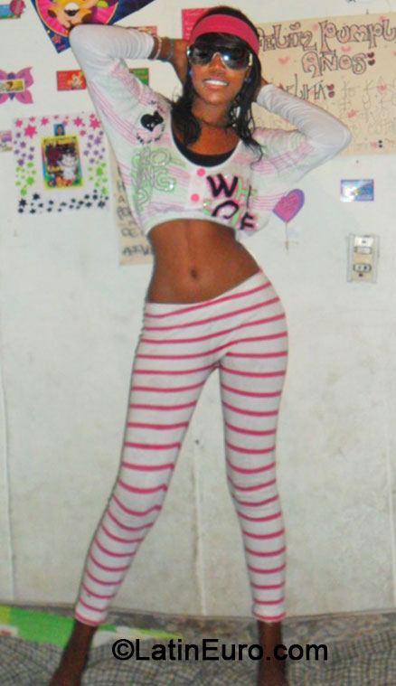 Date this athletic Colombia girl Alejandra from Cali CO14613