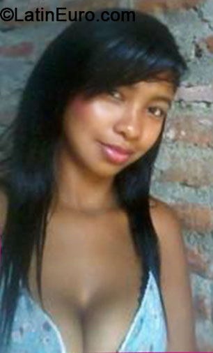 Date this georgeous Colombia girl Daniela from Cali CO14659